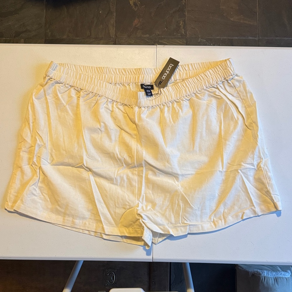 Boohoo Plus Linen-blend Flippy Shorts in Ivory